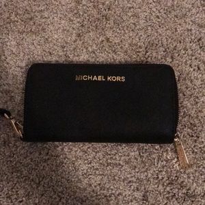 Michael Kors Wallet / Wristlet
